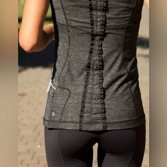 Lululemon Run Free Tank Ruffle Back In Heathered Black Size 4 Running Gym Active - Picture 4 of 15